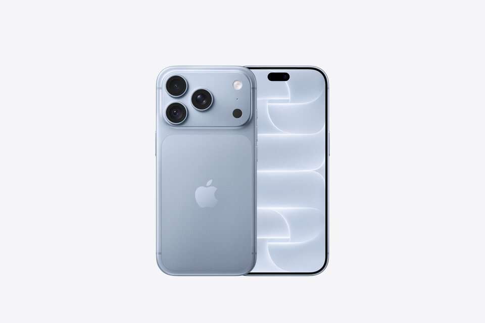 Mặt trước và mặt lưng iPhone 18 Pro màu Băng Thanh Mặt trước và mặt lưng iPhone 18 Pro màu Băng Thanh